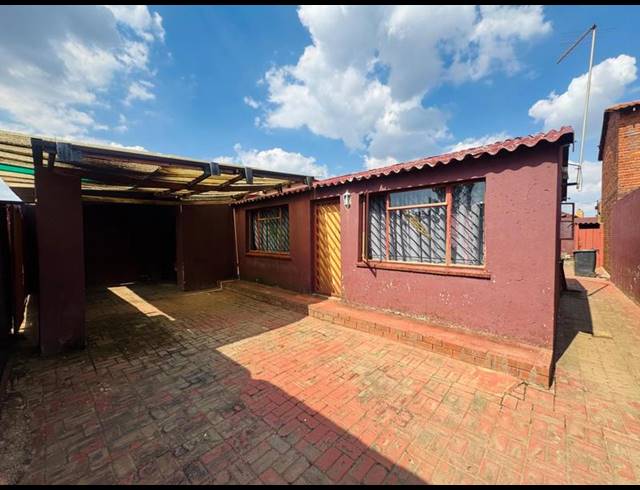 2 BEDROOM PROPERTY TO RENT IN SENAOANE